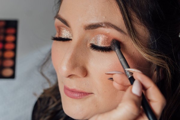 Créer un look audacieux avec le maquillage professionnel